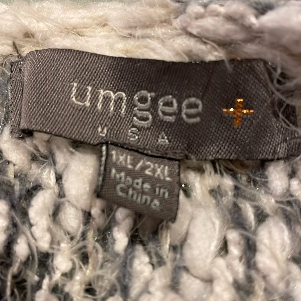 Umgee oversized, gray, and white poncho